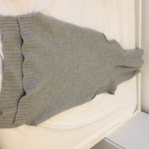 Long back gray turtle neck